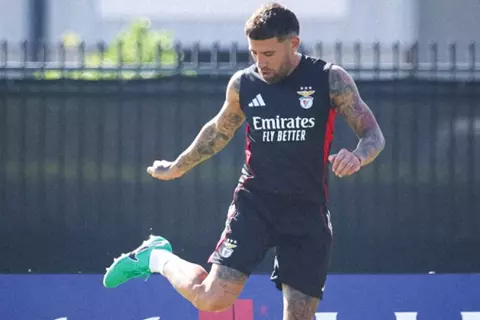 وسط تألقه في مونديال الأندية.. أوتاميندي يجدد عقده مع بنفيكا حتى 2026